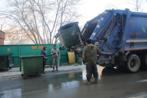 Откуда берутся лужи у контейнерных площадок