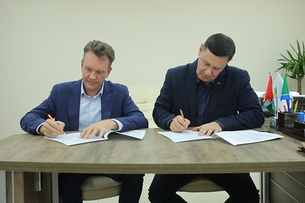 Мусоровозы МУП «САХ» предложили украсить детскими рисунками