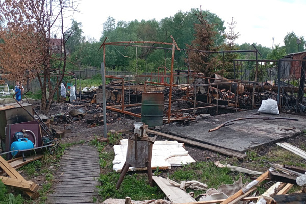 «САХ» помогает собрать и вывезти мусор после пожара в Оби