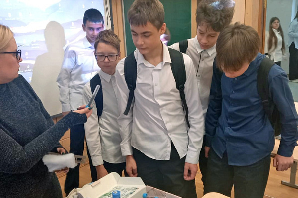 Зарплата водителя мусоровоза в Новосибирске удивила подростков