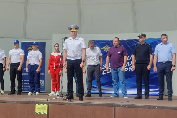 Сотрудники «САХ» поучаствовали в “зарядке со стражем порядка”