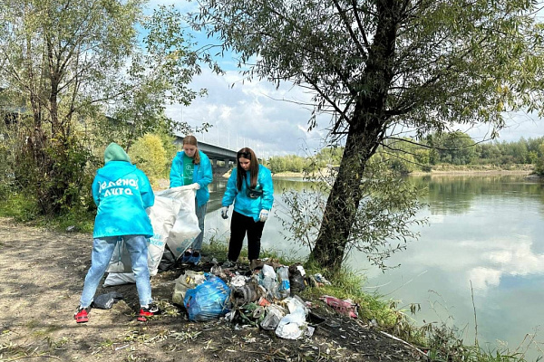Уборка береговой линии реки Обь