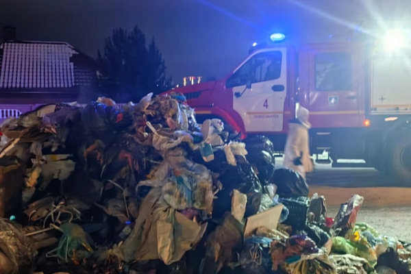 Мусоровоз загорелся в центре Новосибирска