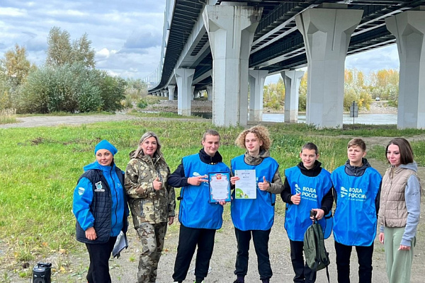 Новосибирцы очистили устье Ини под Бугринским мостом